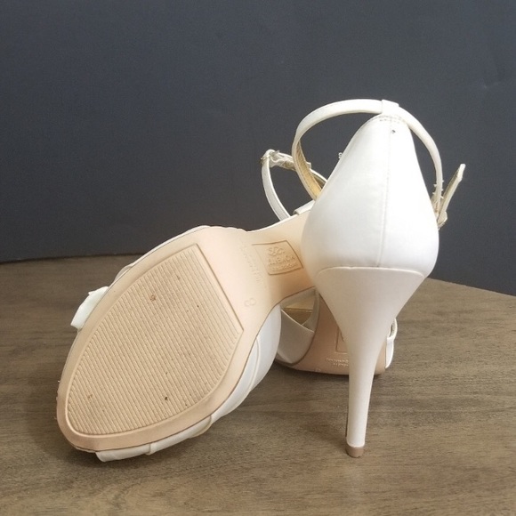 Wedding white elegant moment high heels - Picture 5 of 7